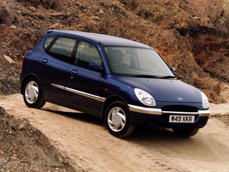  Daihatsu Sirion 1998 года  (UK) (фото 2 из 4)